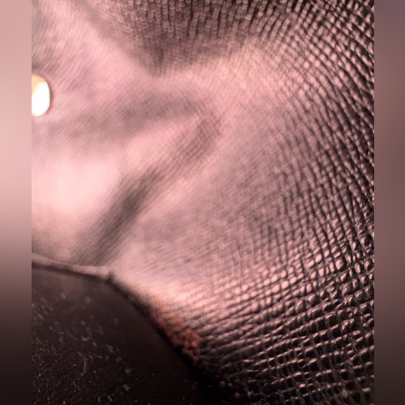 Black leather Louis Vuitton Epi 5 key holder - Picture 4 of 4